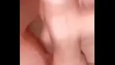 Oynat Evli adam banyoda mastrubate