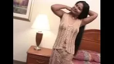 चलाएँ शर्ट के माध्यम से देखने में उत्कृष्ट यातना के साथ श्यामला - porno.com
